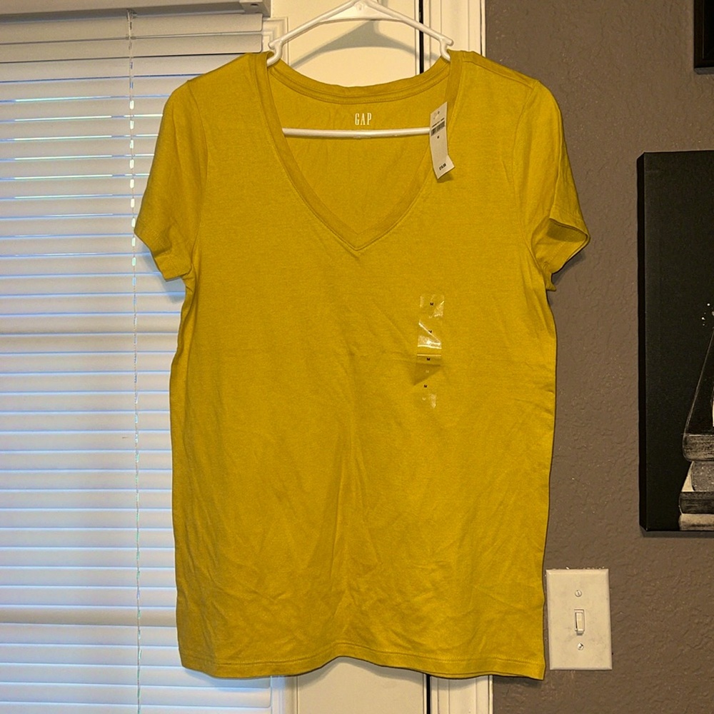 NWT Gap Tee